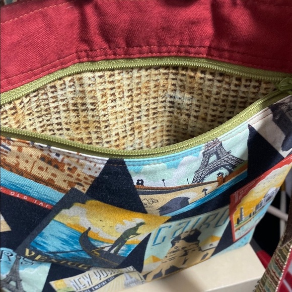 Red Crossbody Bag with Woven Texture and Structured Design - Picture 12 of 12